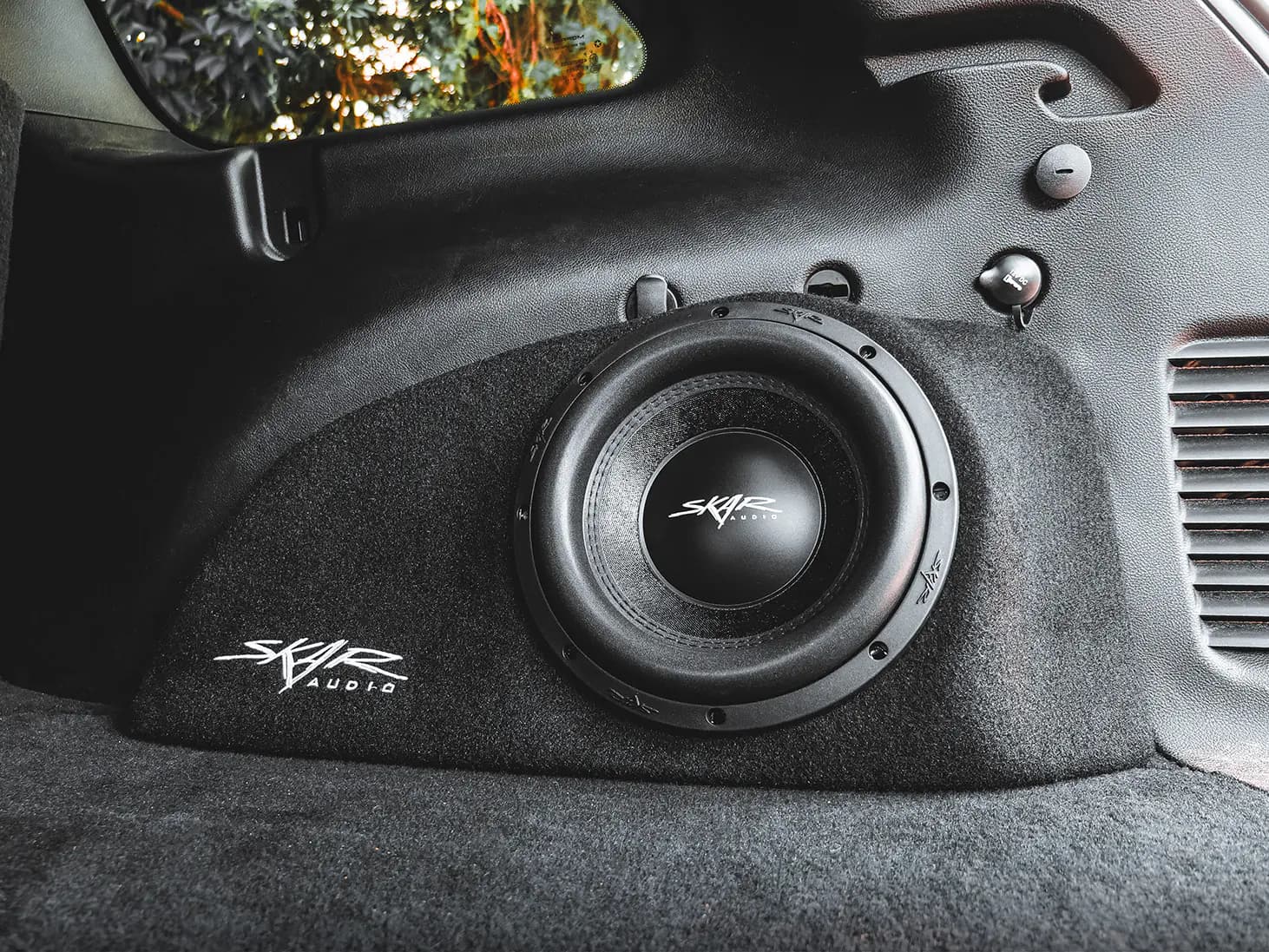 Skar Audio Single 10" 1,000W Max Power Loaded Subwoofer Enclosure Compatible with 2011-2021 Jeep Grand Cherokee Vehicles